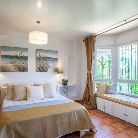 Villa 10 Bedroom 5 Star Luxury & Heated Pool For 5 To 28 Guests Near Alicante Mutxamel